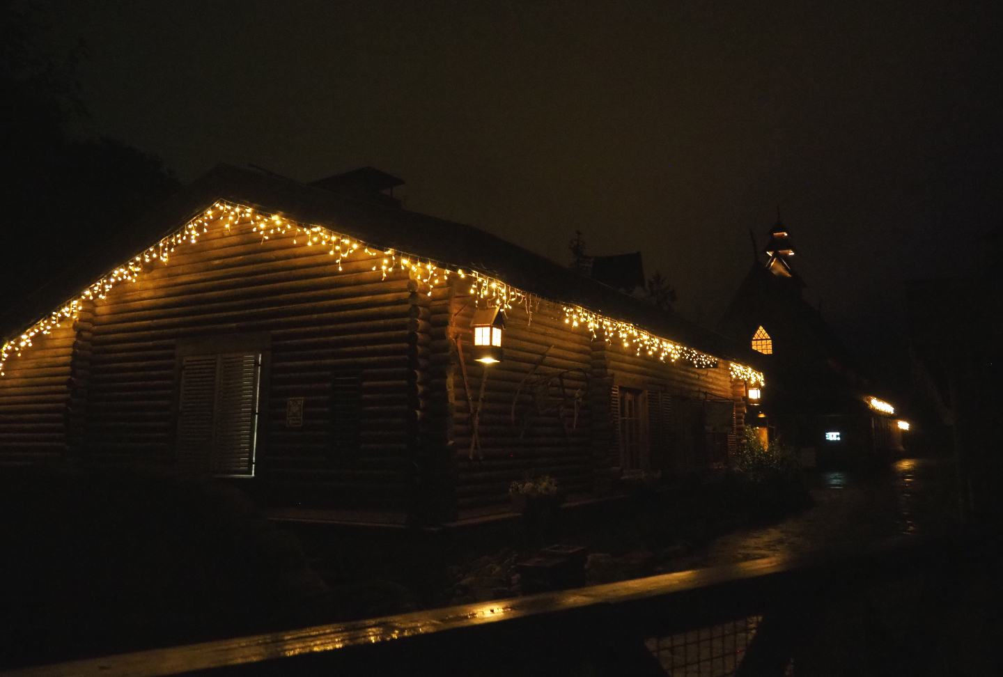 Nocturnal view of gift shop and restaurant buildings, 2022-09-14