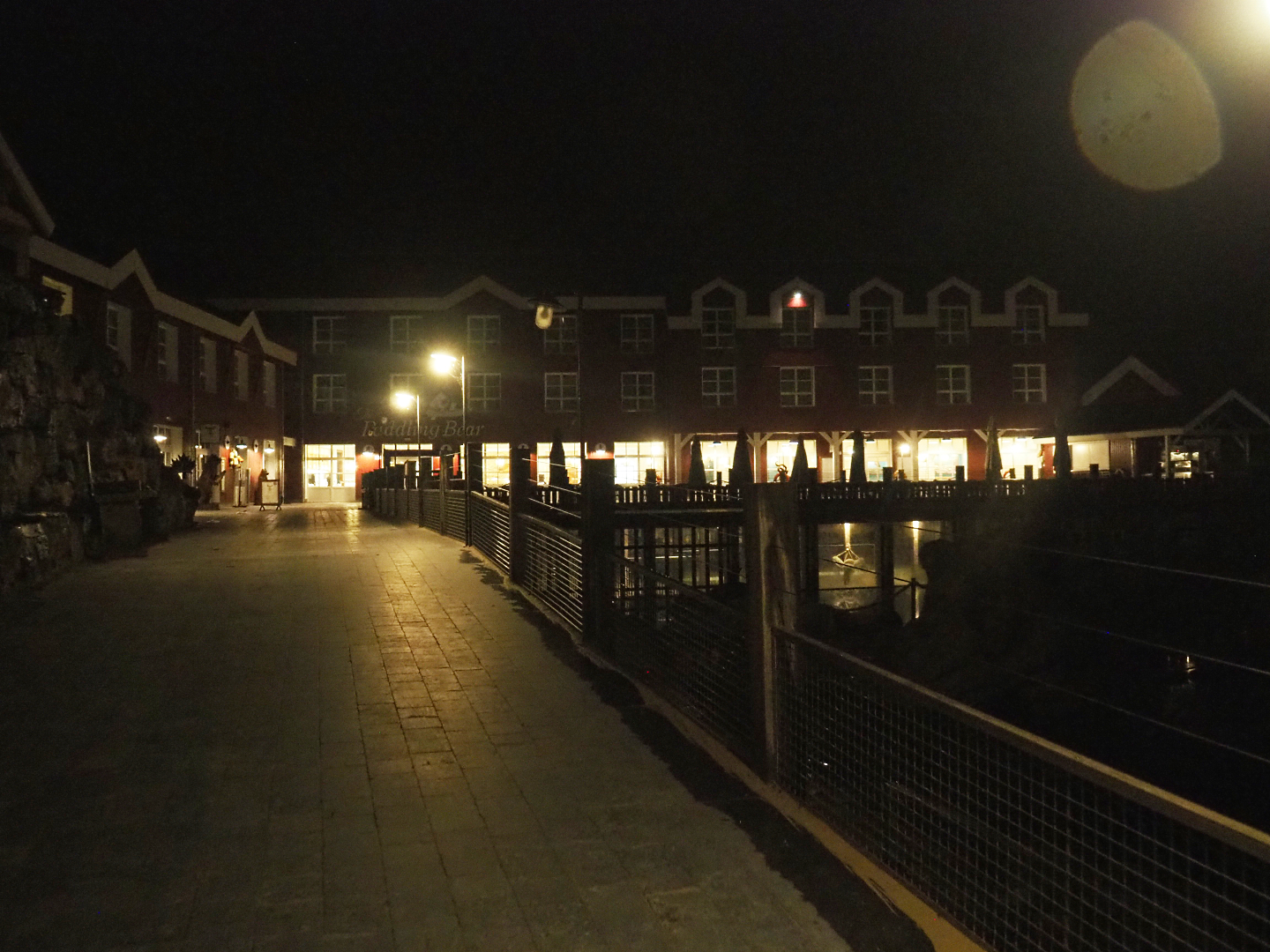 Nocturnal view of The Paddling Bear Hotel, 2022-09-14