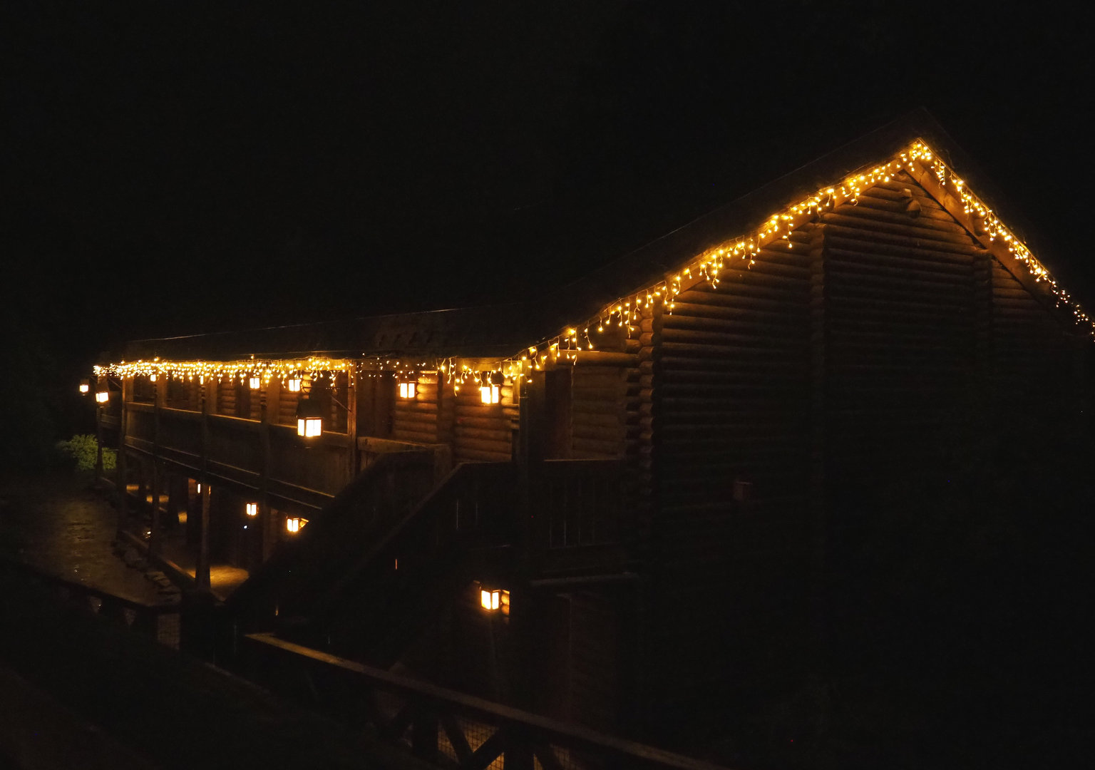 Nocturnal view of Tiger House resort building, 2022-09-14