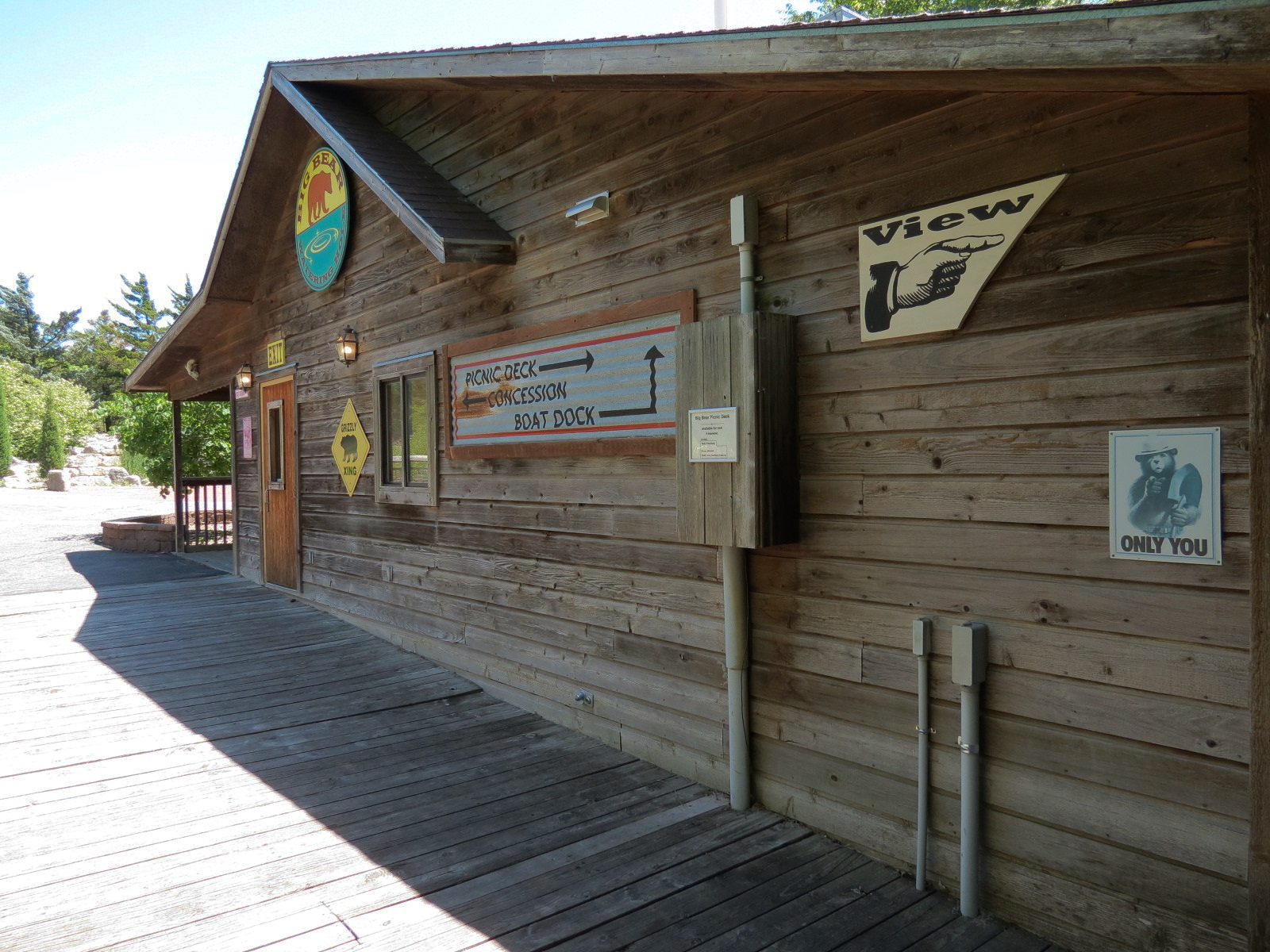 North America - Big Bear Watering Hole Exterior