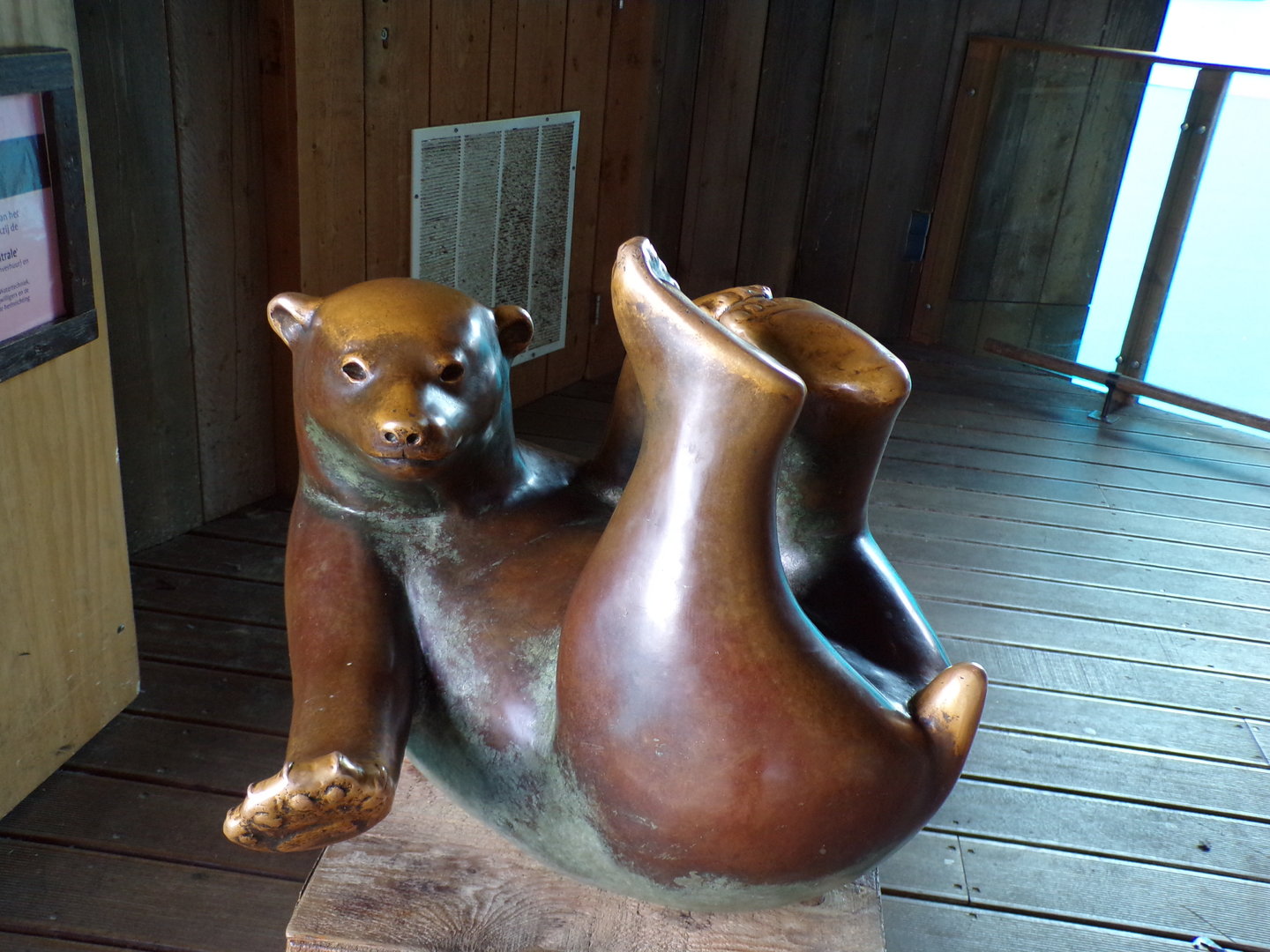 North America- Polar bear statue 13.7.23