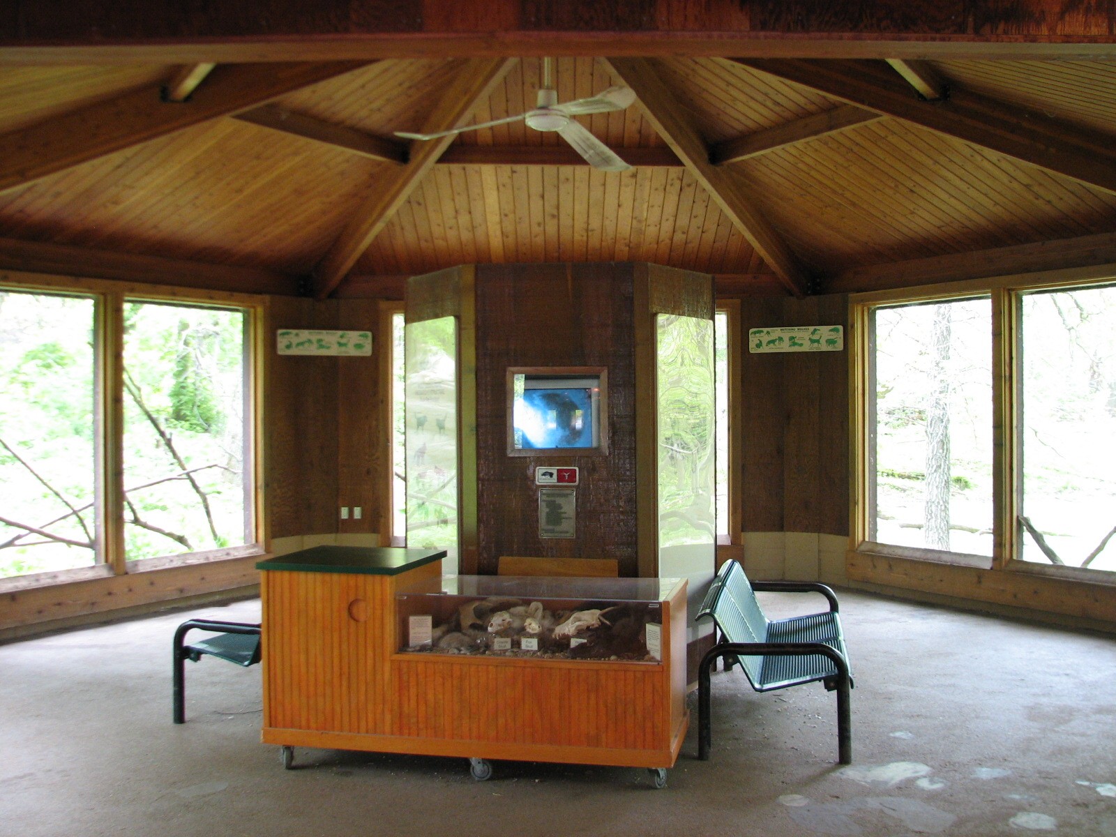 Northern Trail - Mexican Wolf Exhibit Viewing Shelter