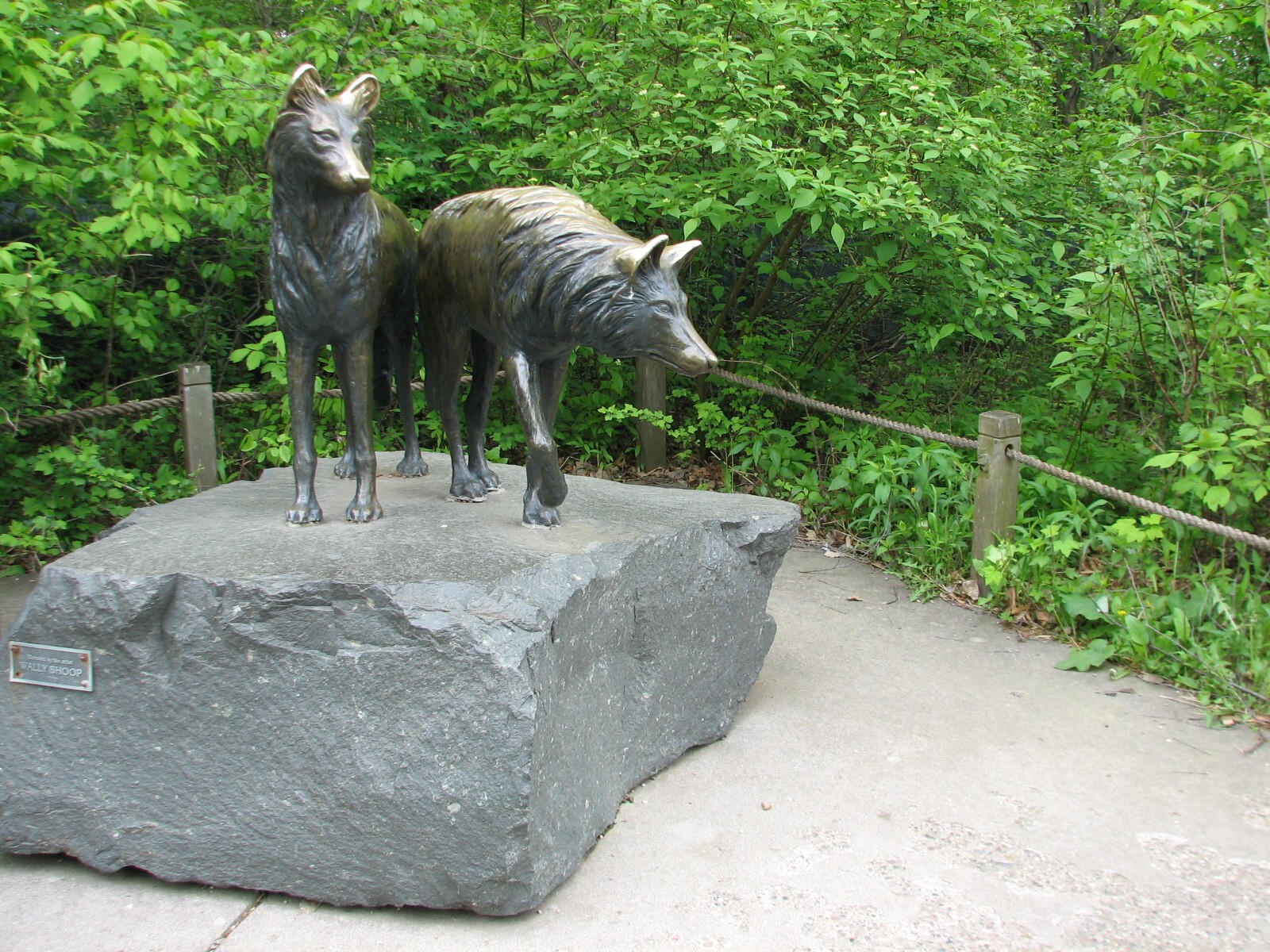 Northern Trail - Wolf Sculptures