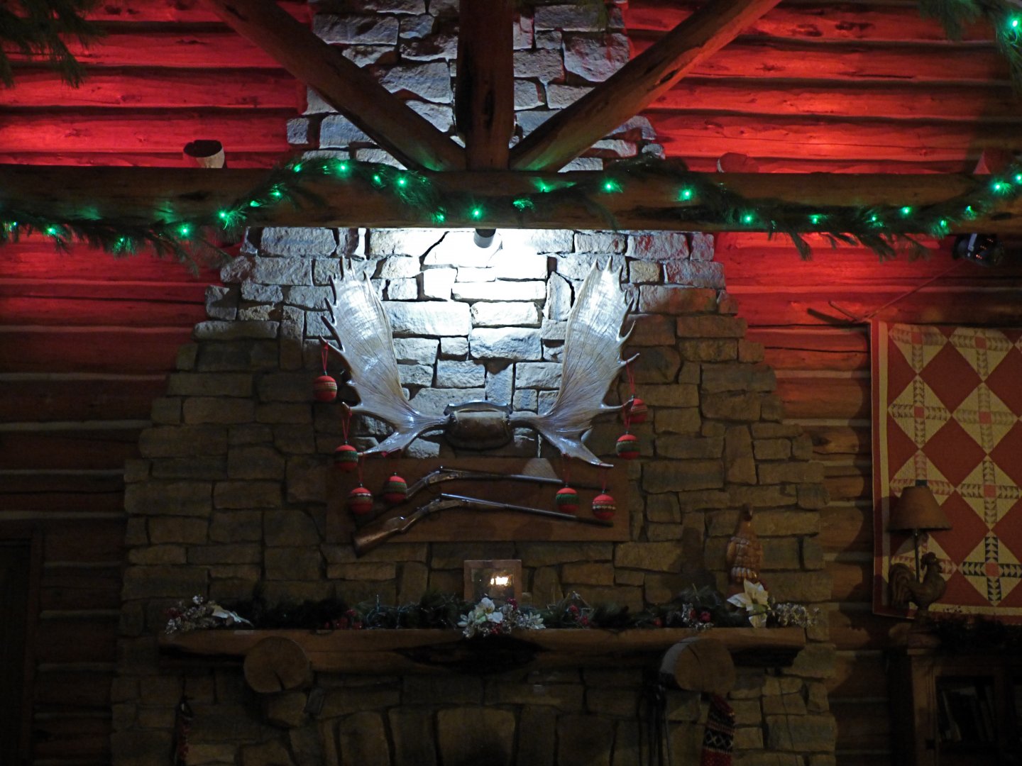 Northern Trek - Holiday Decorations in Wolf Lodge