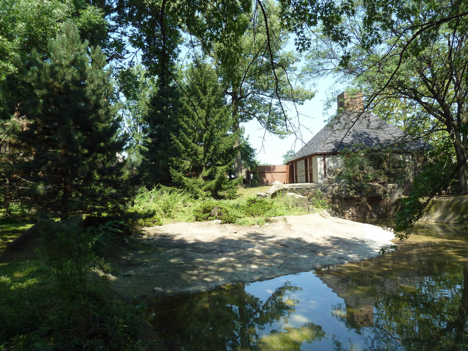 Northern Trek - Tufted Deer/Red Crowned Crane Exhibit