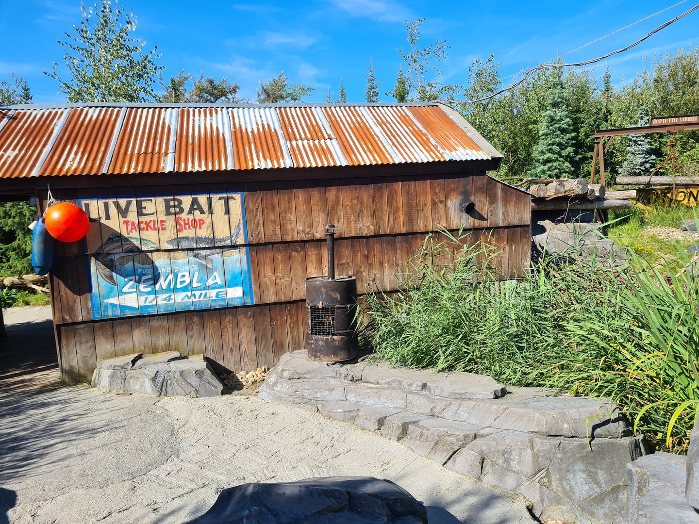 Nortica - Beaver indoor holding