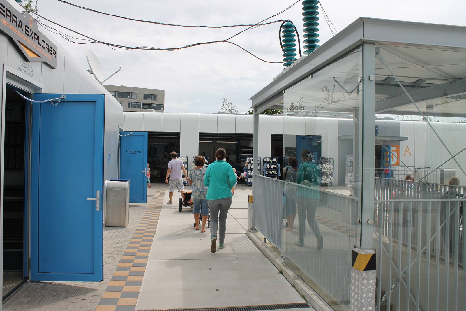 NORTICA : Entrance elevator and..... shops