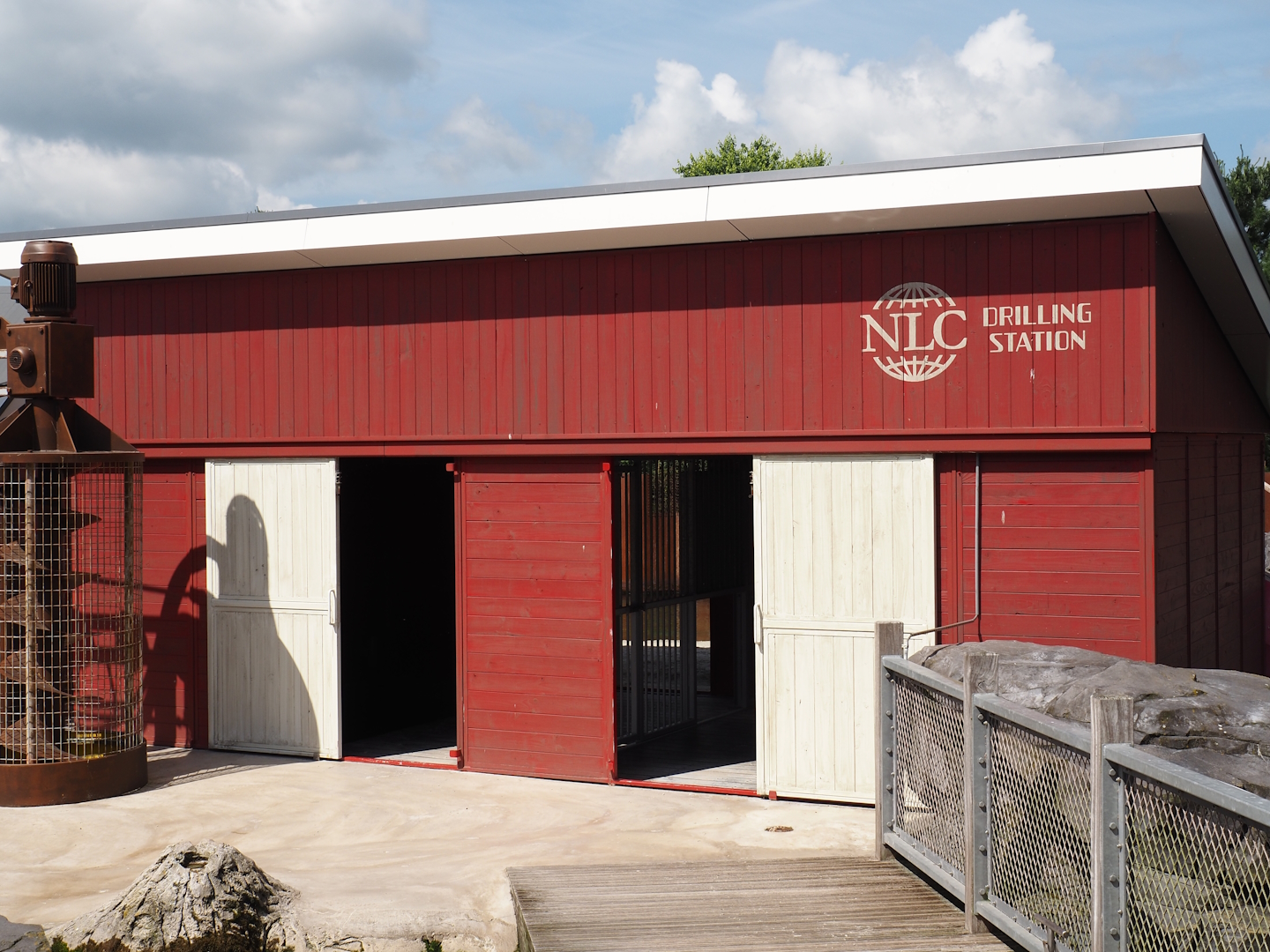 Nortica - Harbor seal holding building with drilling station theming, 2024-06-23