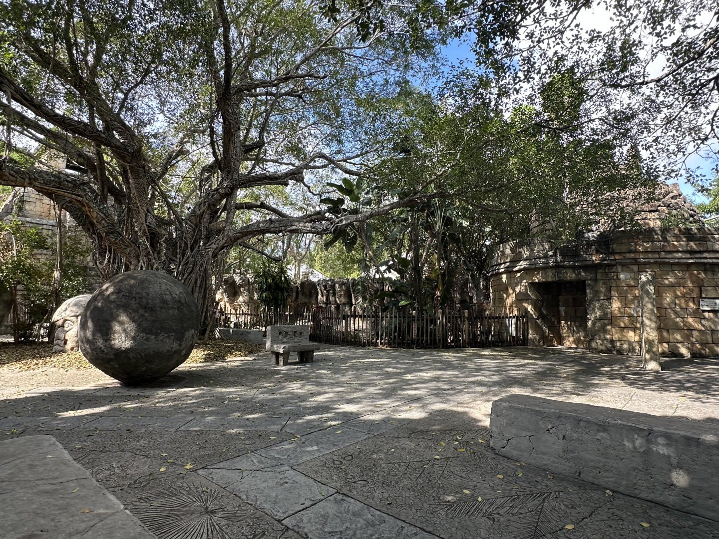 Nov. 2025 - Tropics of the Americas - Plaza Overview