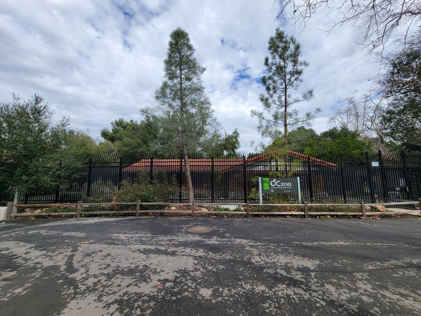 OC Zoo - Front fence with entrance/exit