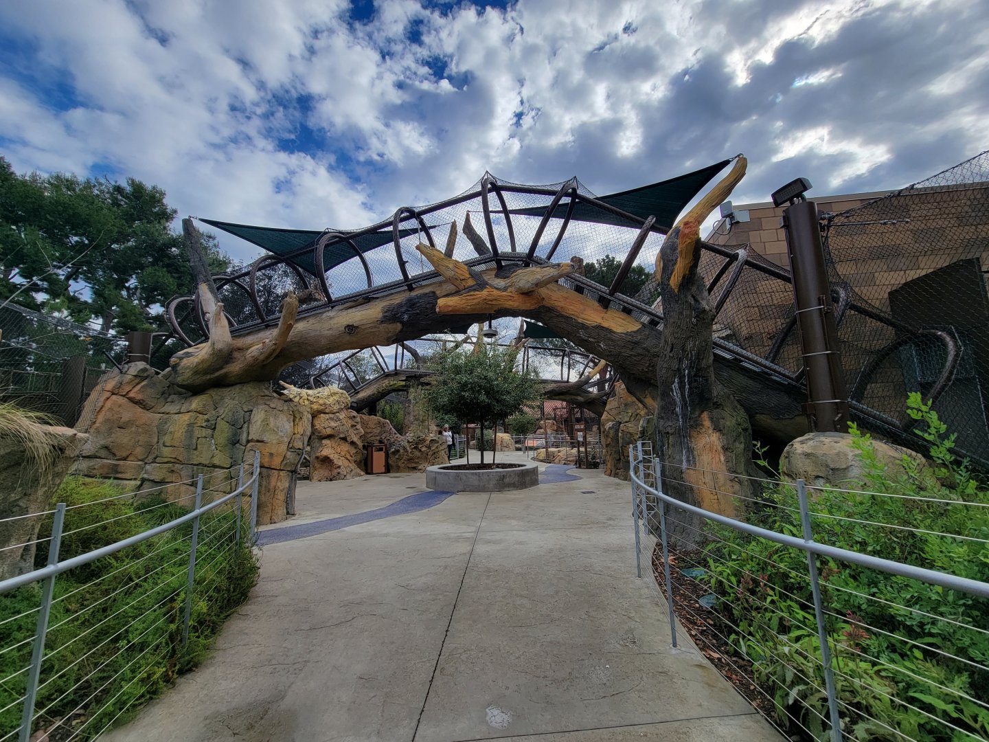 OC Zoo - Overhead paths for jaguars and cougars
