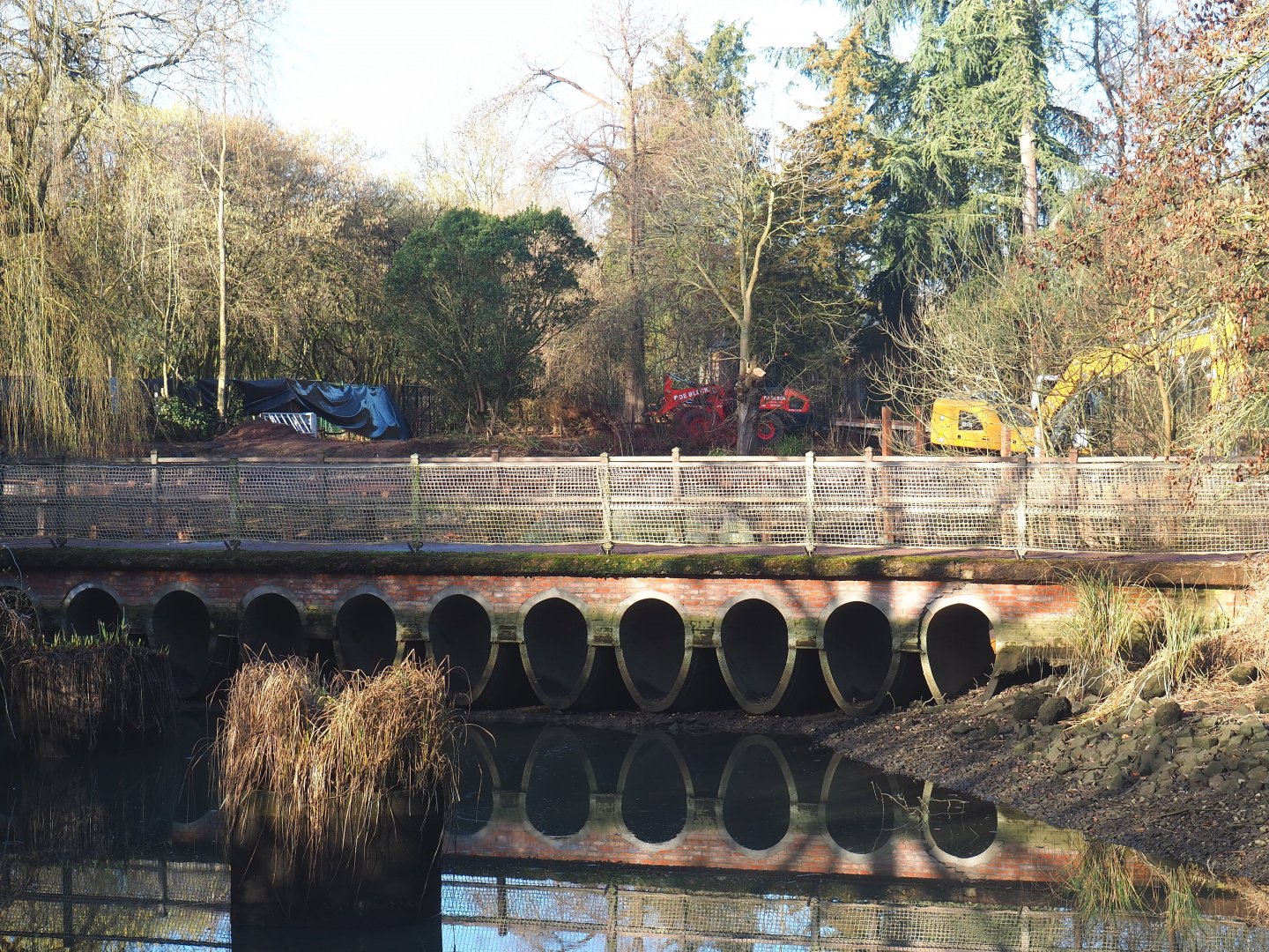 Oceania area renovation - Construction machines and bridge to koala house with covering removed,  2022-01-30