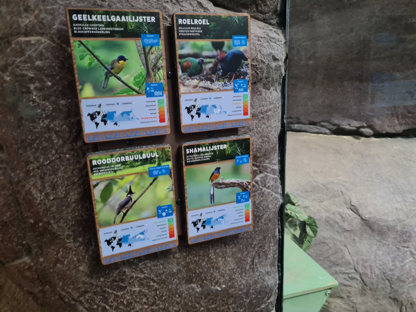 Oceanium - Bird enclosure signage