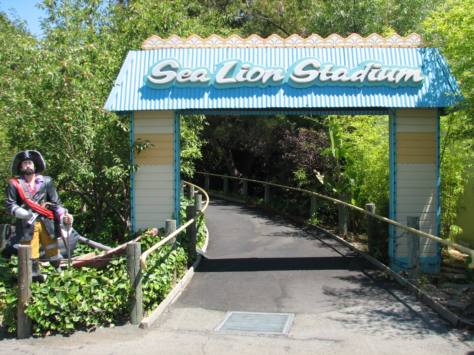 Odies Sea Lion Stadium - Entry