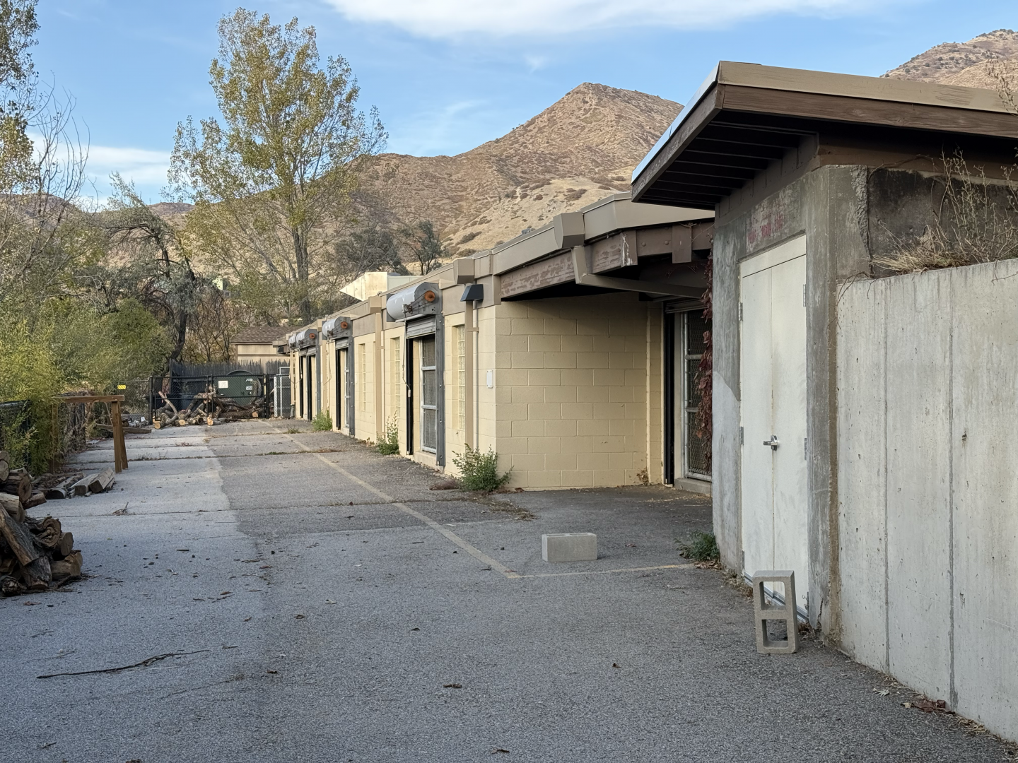 Off-Exhibit Holding/Former Feline Building - Asian Highlands