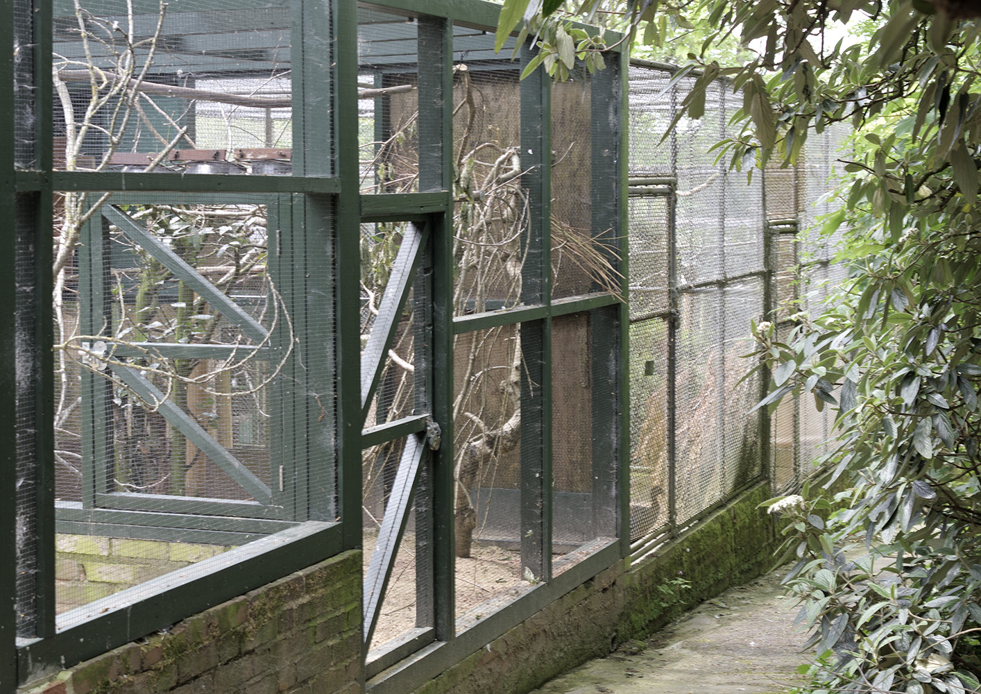 Off-show aviaries