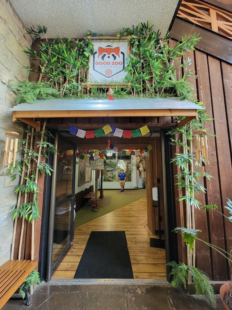 Oglebay Good Zoo - Entry to red panda room