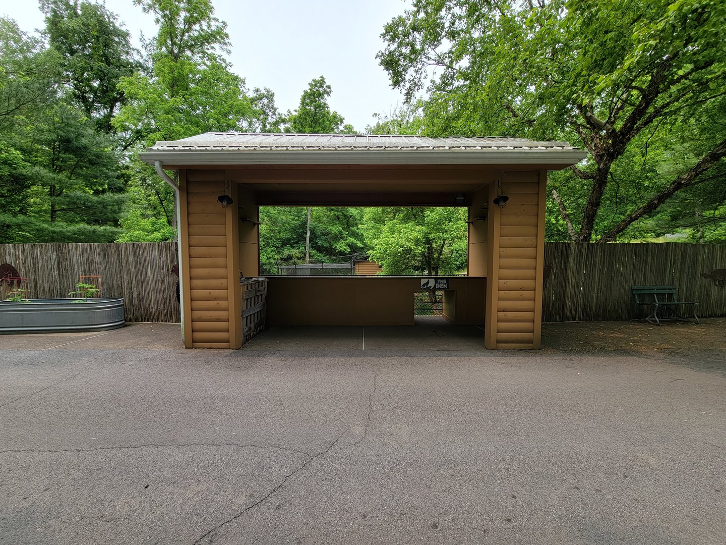 Oglebay Good Zoo - Maned wolf viewing window