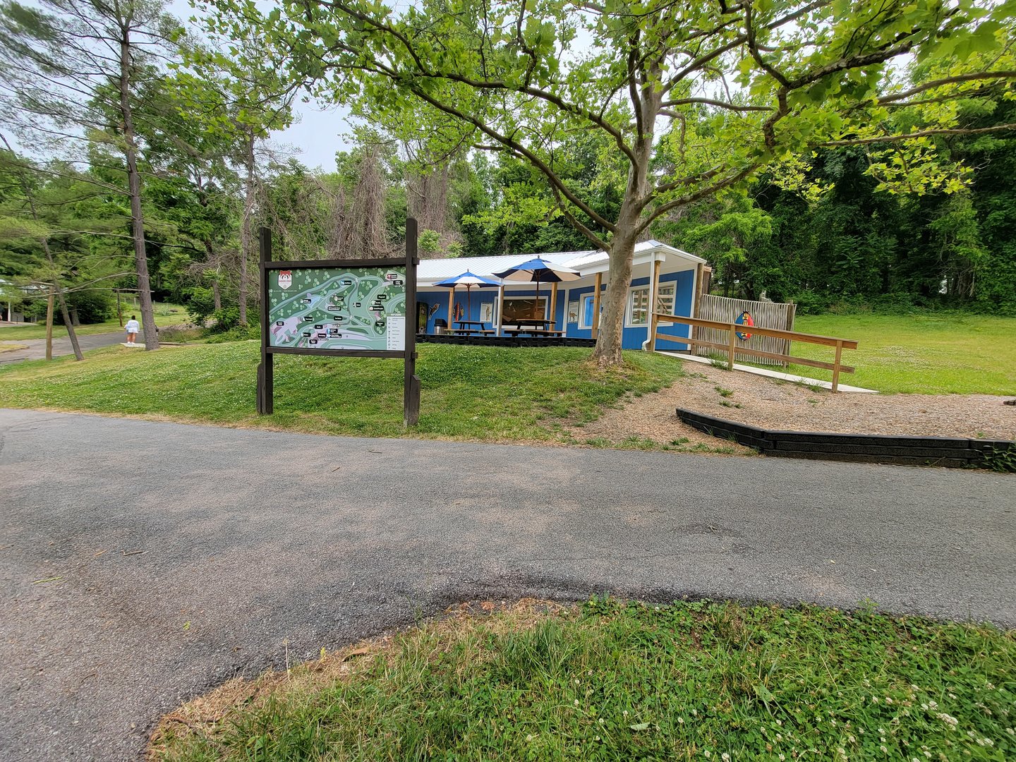 Oglebay Good Zoo - Serval building