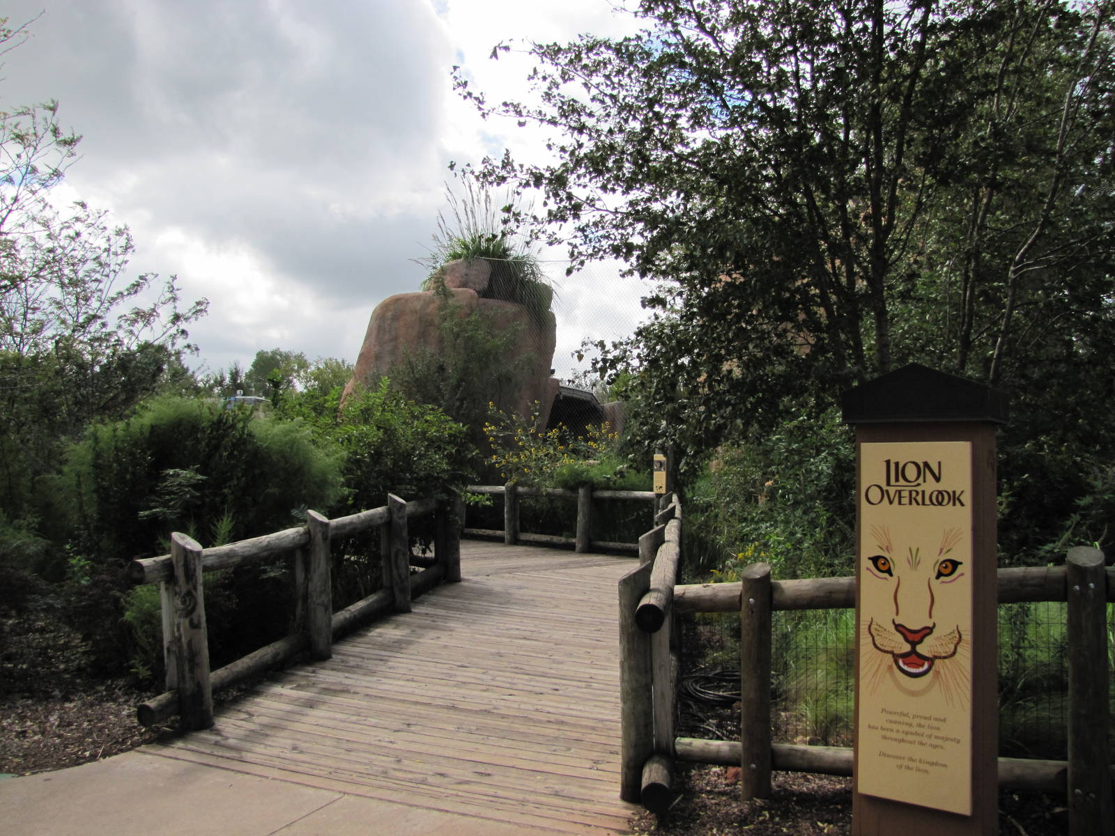 Oklahoma City Zoo 2010 - Entrance to Lion Overlook
