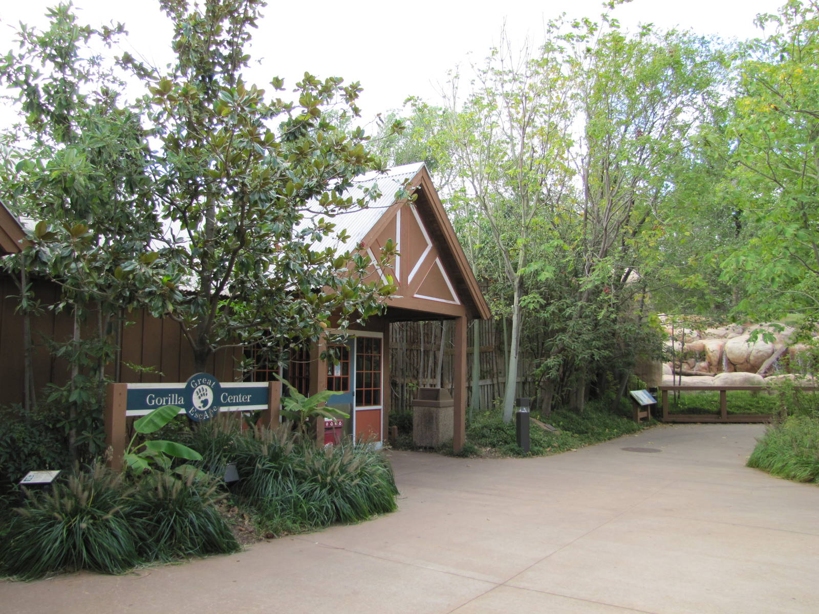 Oklahoma City Zoo 2010 - Front of Ape House