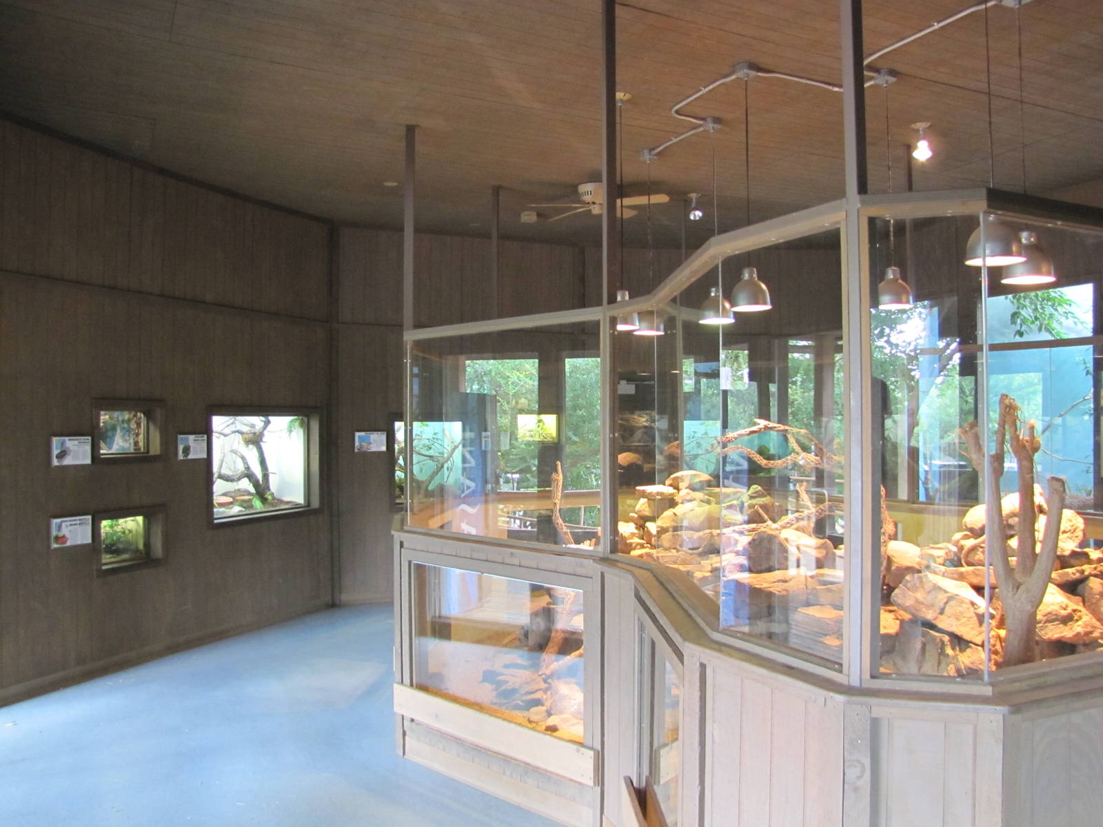 Oklahoma City Zoo 2010 - General view inside Island Life building