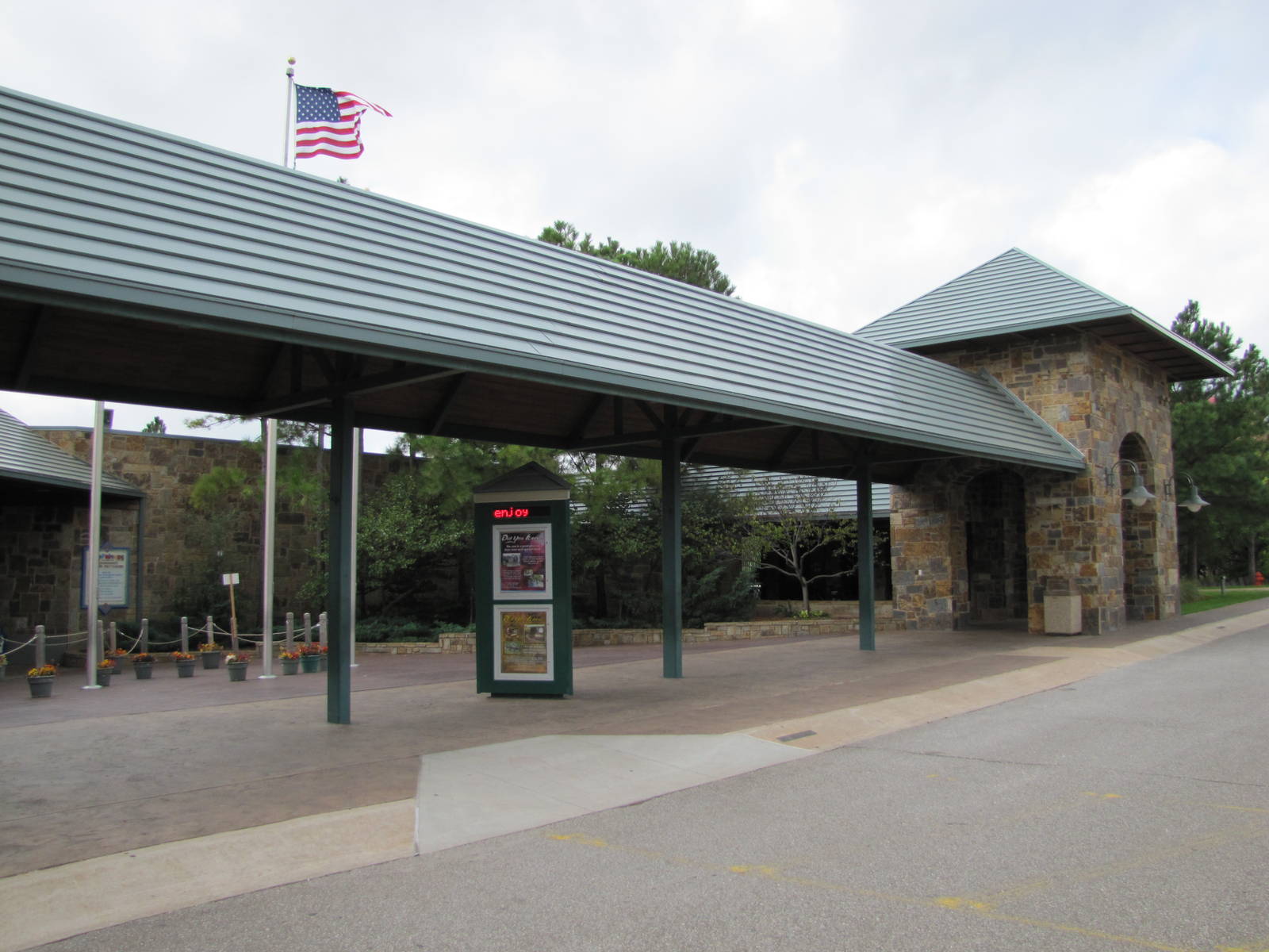Oklahoma City Zoo 2010 - Right side of Main Entrance