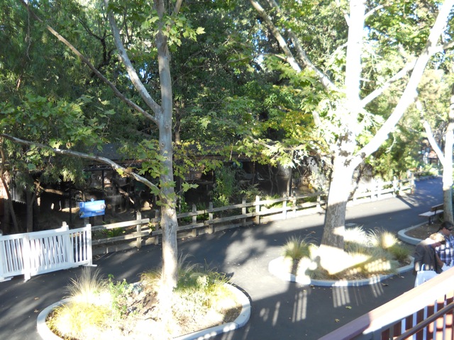 Old 1960s small animal exhibit complex on its way out