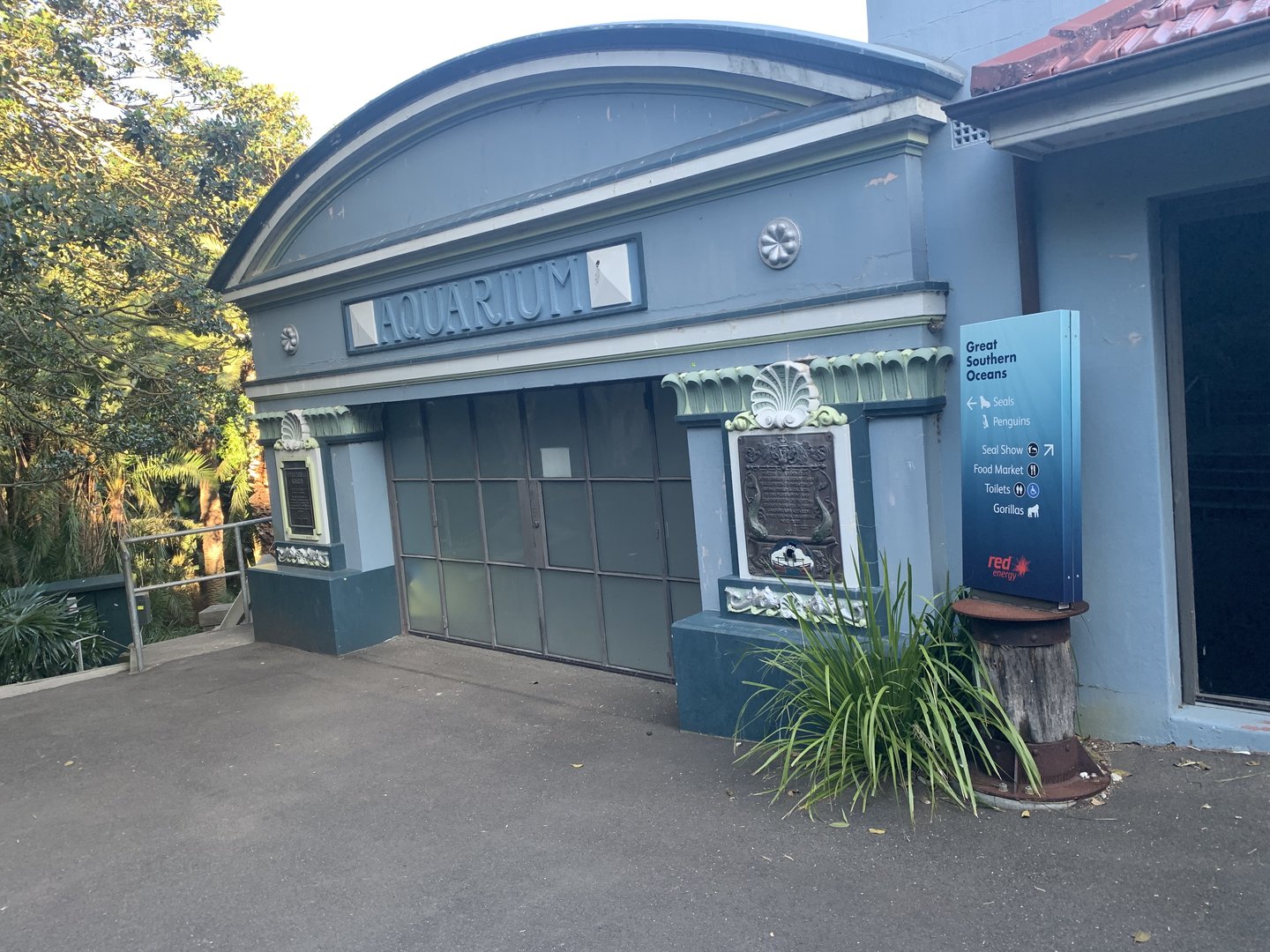 old Aquarium building (closed 1991)