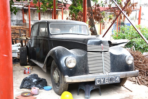 Old Armstrong Siddeley saloon