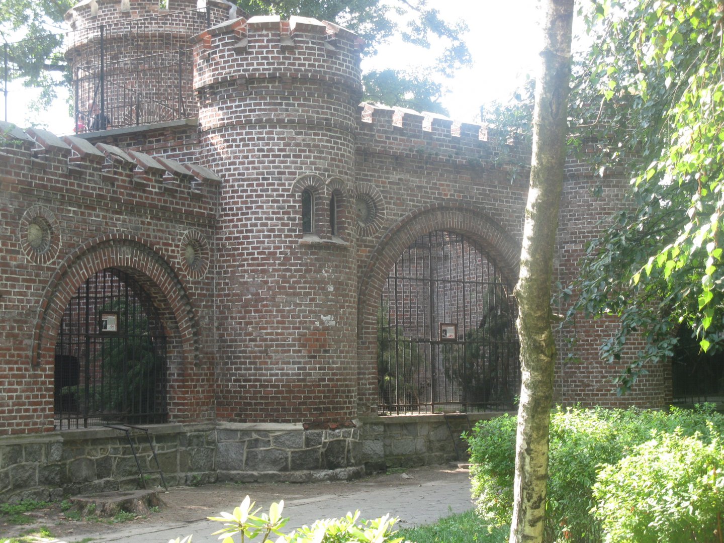 Old Bears Tower (built between 1863/64). Currently there are several species of owls.