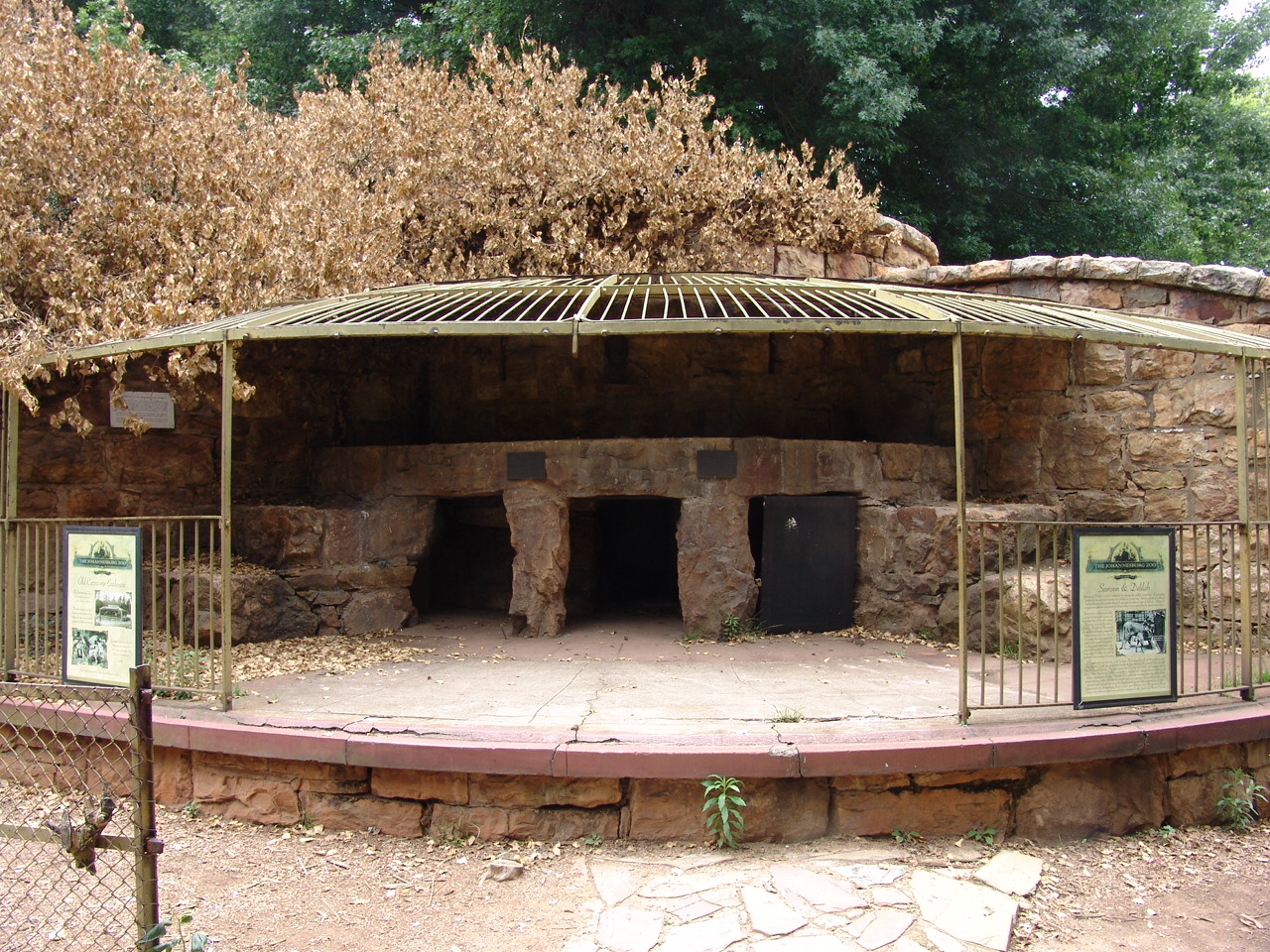 Old carnivore enclosure 1