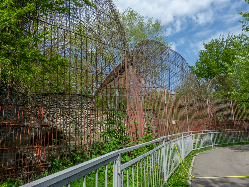 old enclosure of brown bears