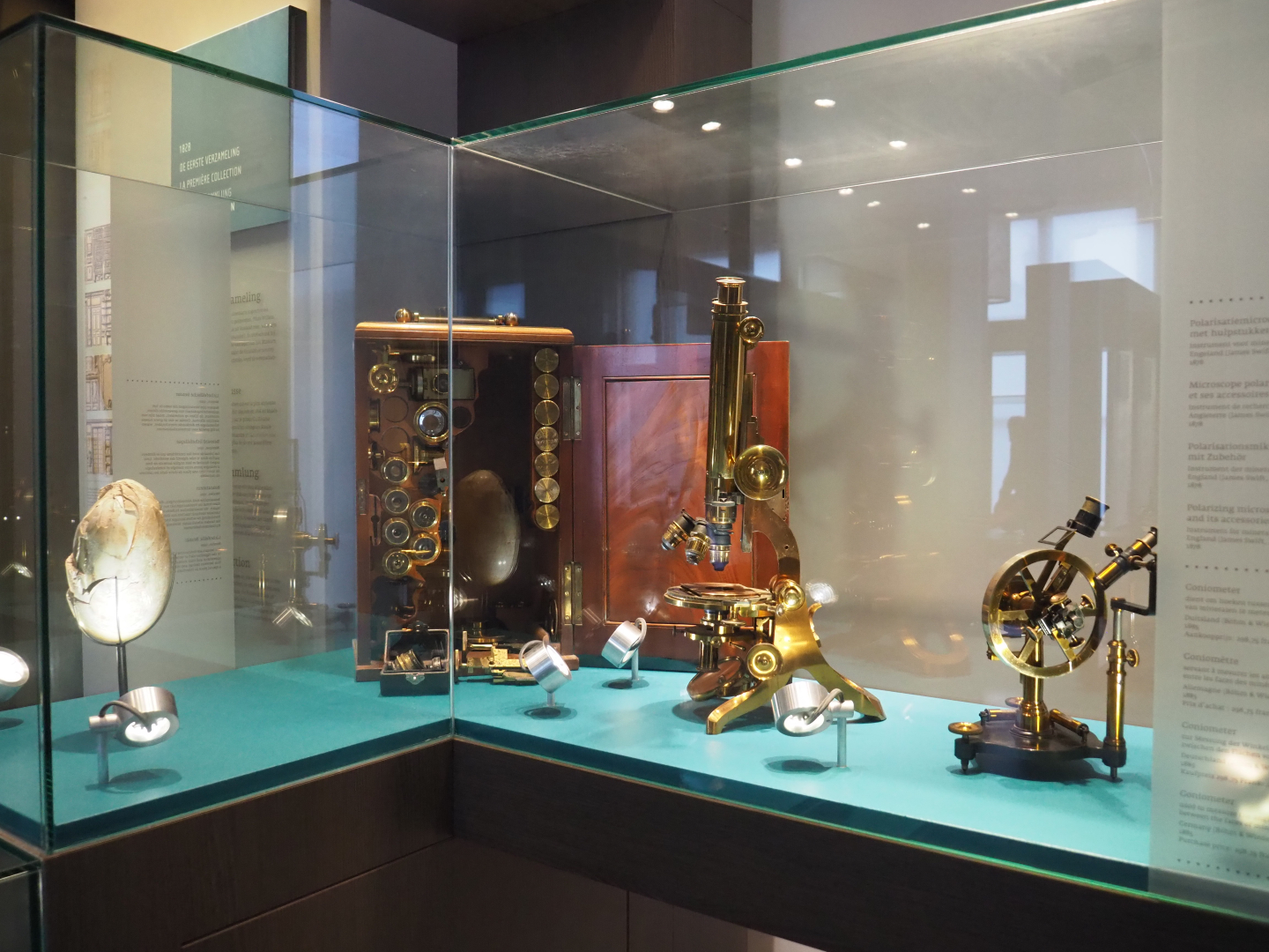 Old microscopy and crystal research equipment, 2019-12-03