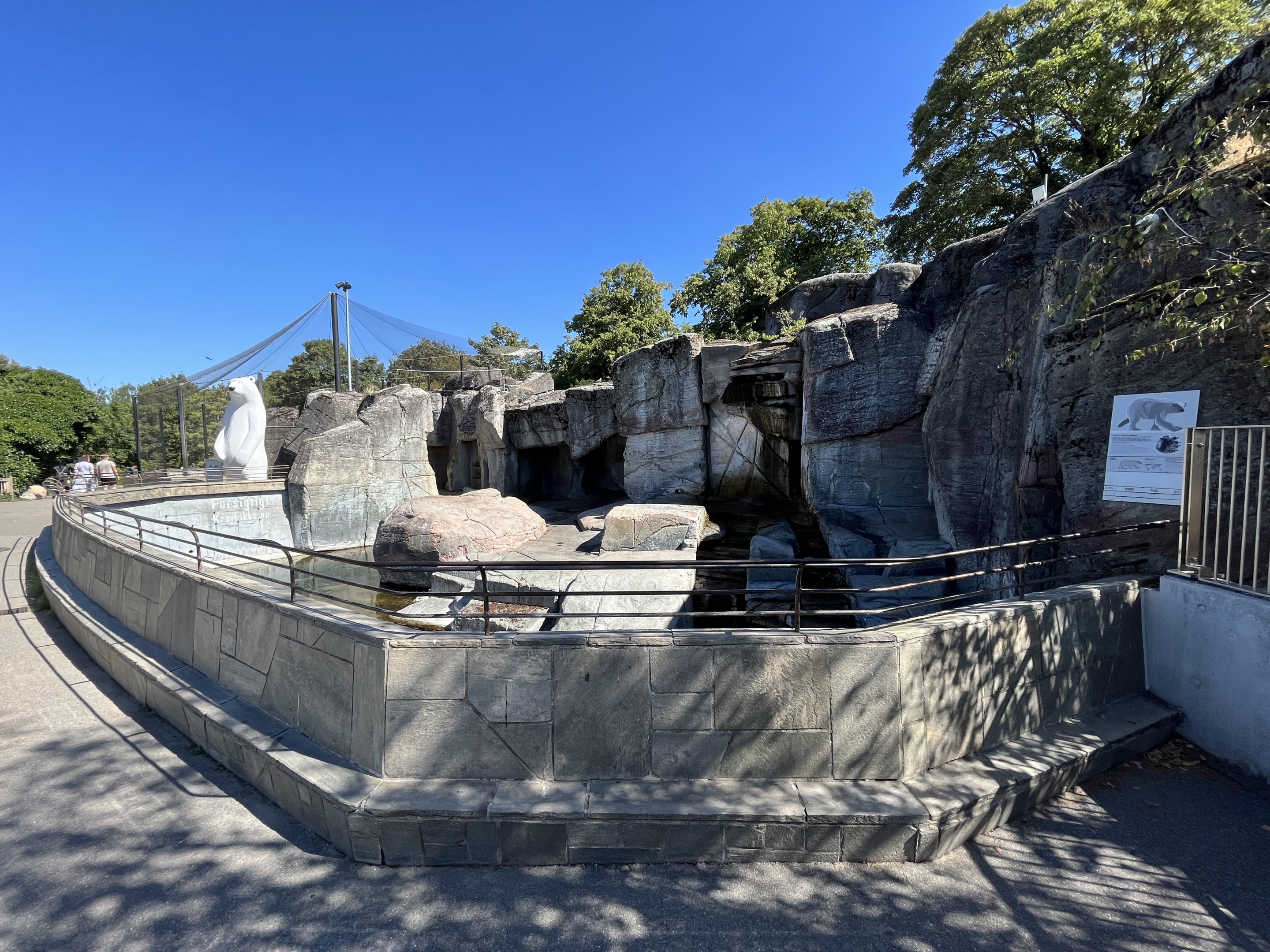 Old Polar Bear Grotto