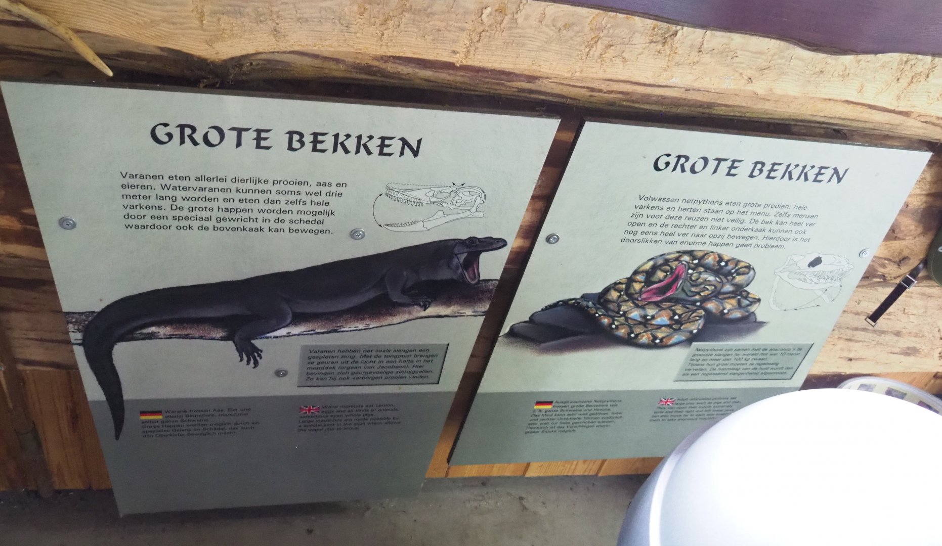 Old signs from Burgers' Zoo's Rimba, 2022-05-17