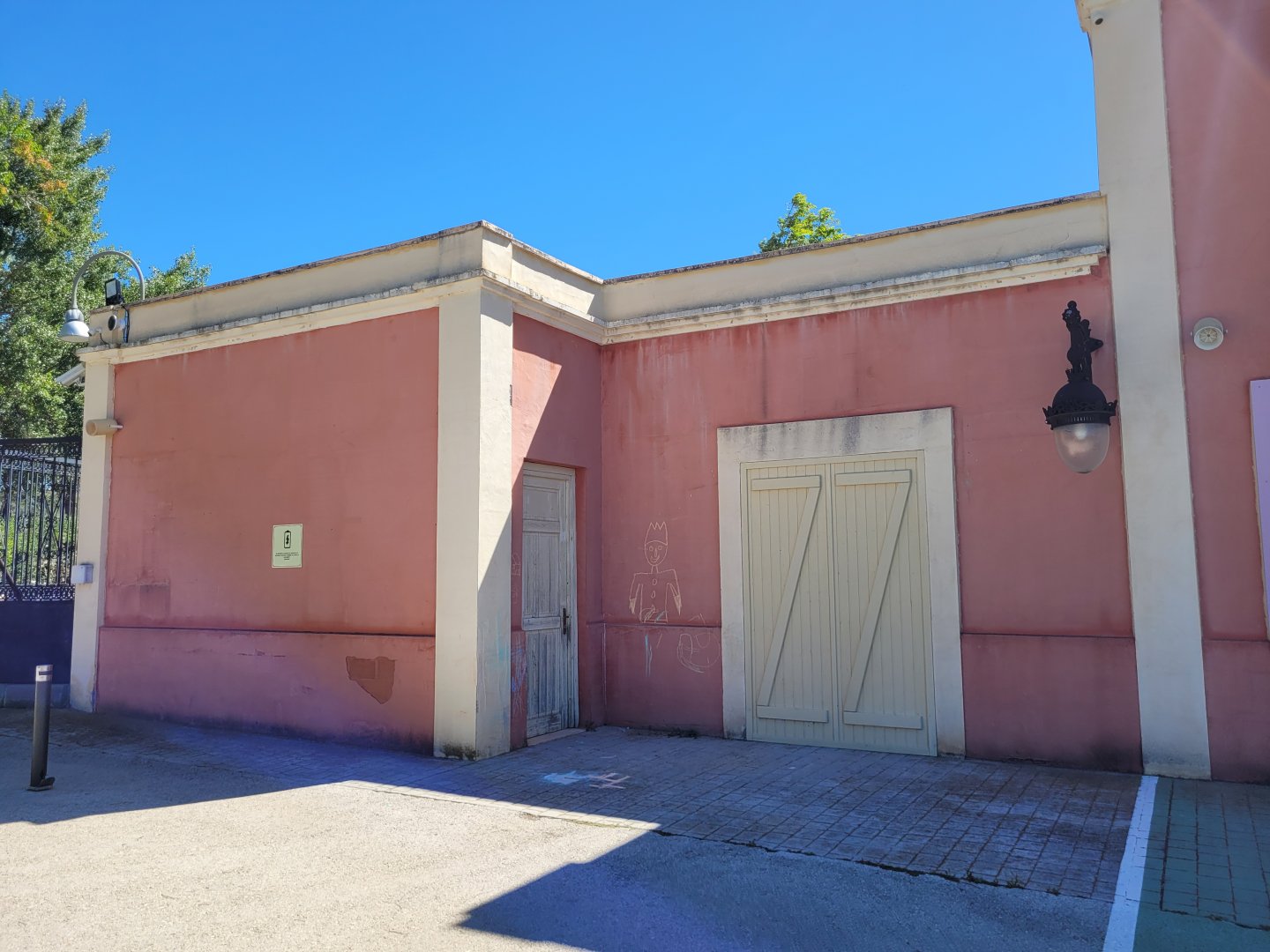Old train station entrance -Sendaviva (2024)
