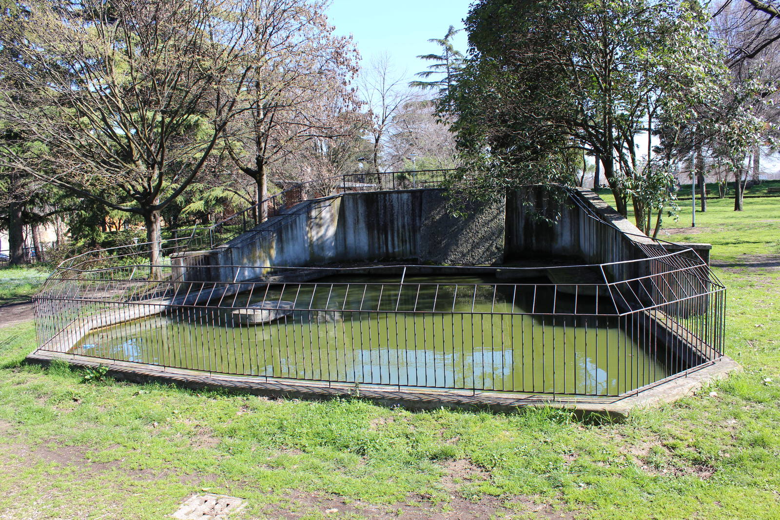 Old Verona Zoo - March 2013