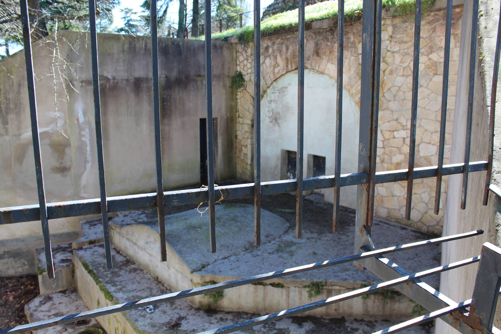 Old Verona Zoo - March 2013