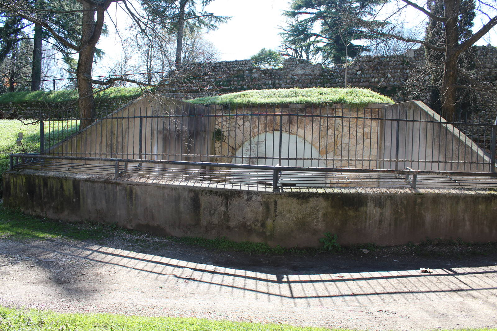 Old Verona Zoo - March 2013