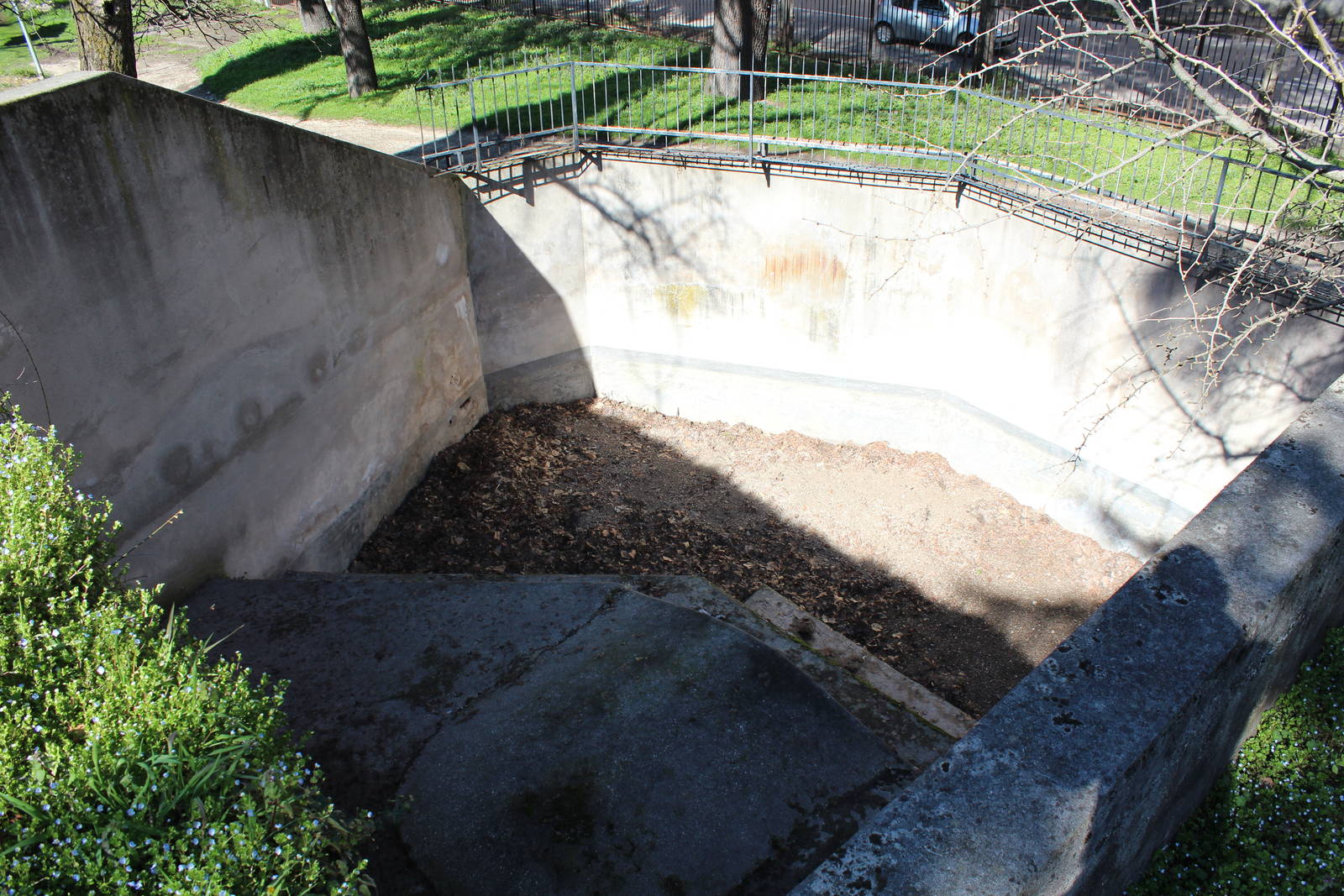 Old Verona Zoo - March 2013