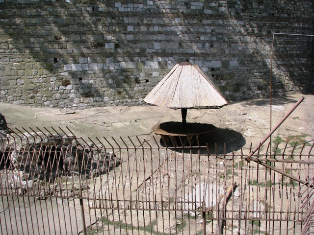 Old_big_cat_enclosure1