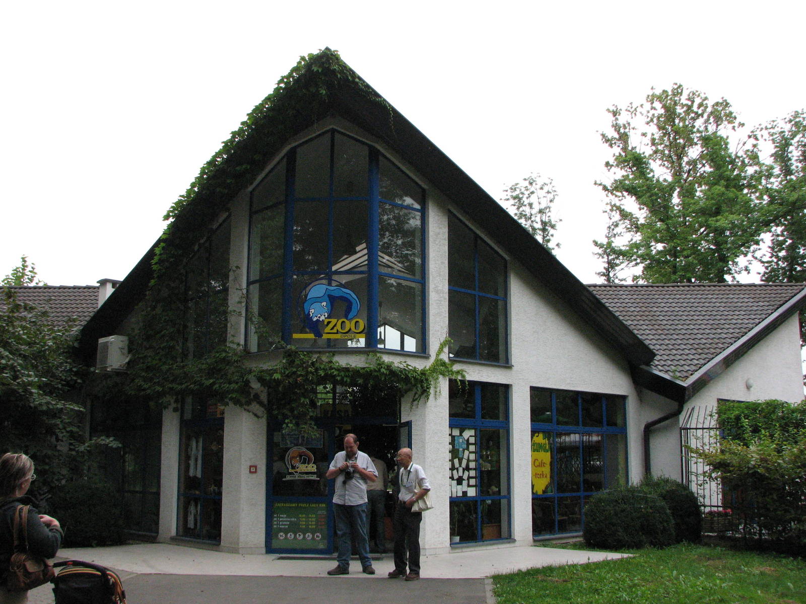 Opole Zoo 2008 - Main gate and two human zoo encyclopaedias