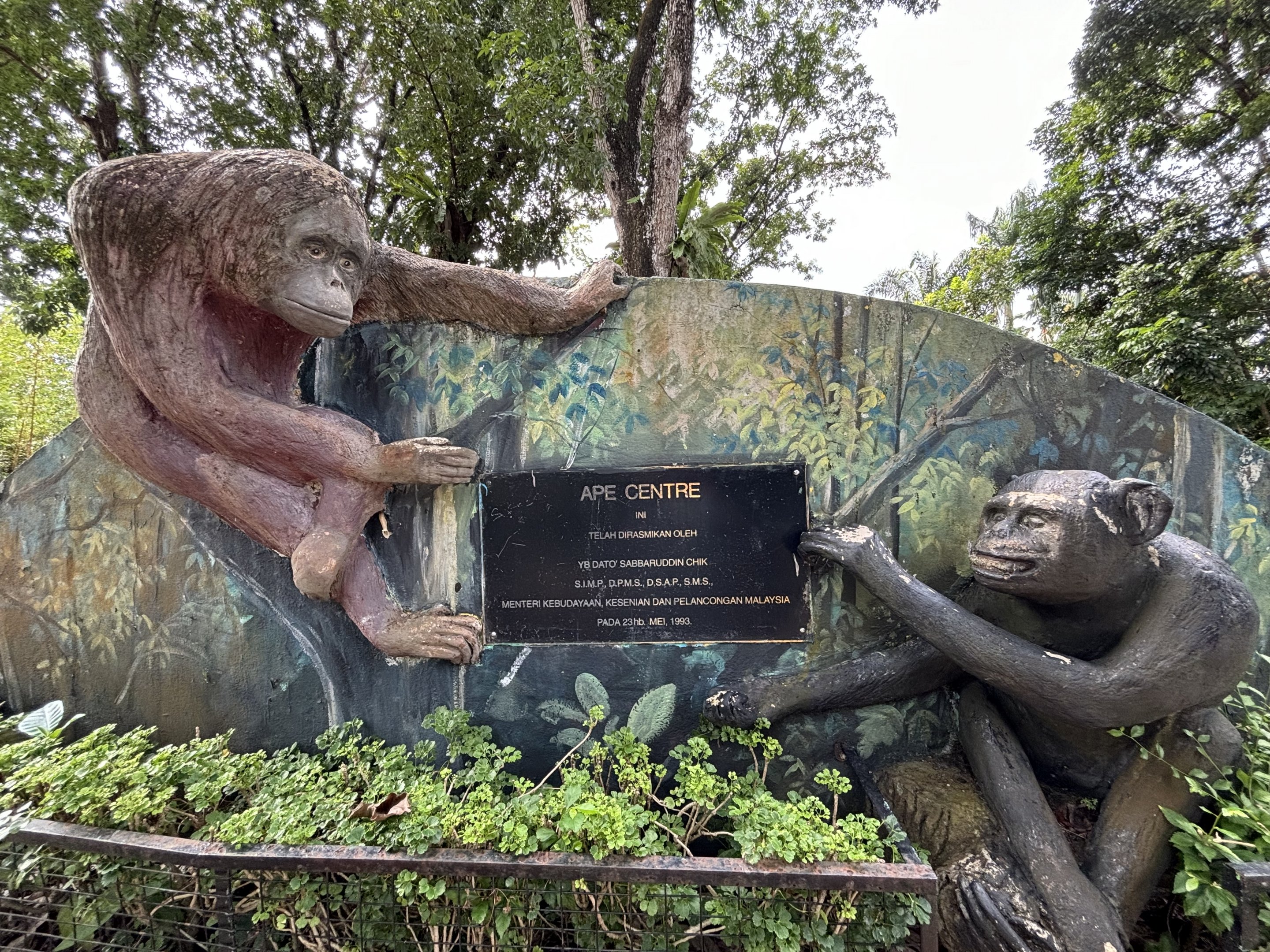 Orangutan + Chimpanzee Statue