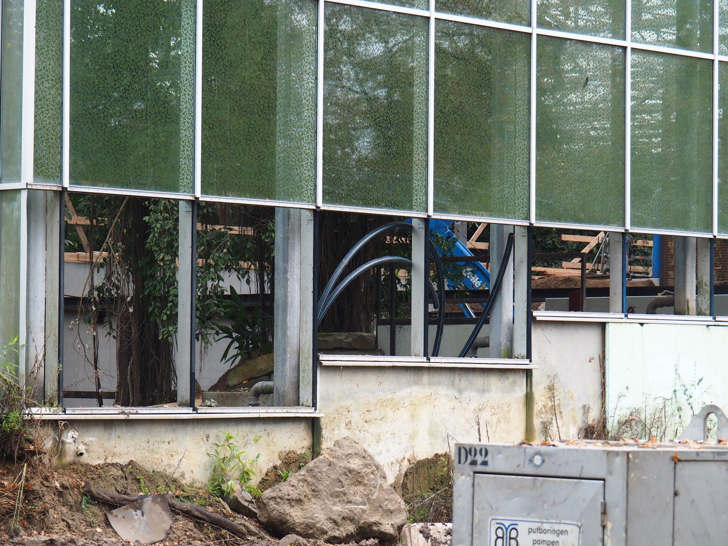 Orangutan project construction site in and around the Asian greenhouse, 2021-11-06