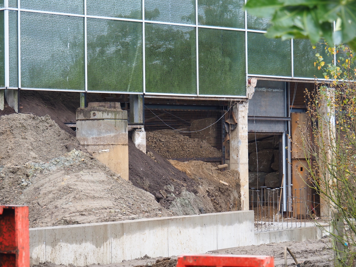 Orangutan project construction site in and around the Asian greenhouse, 2021-11-06