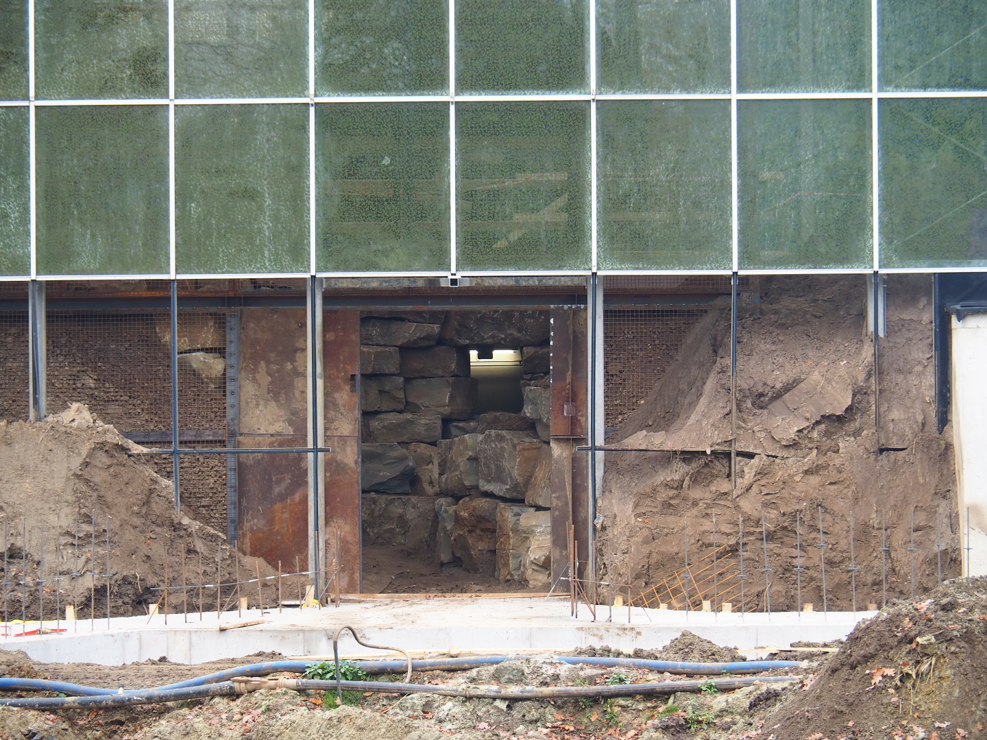 Orangutan project construction site in and around the Asian greenhouse, 2021-11-23