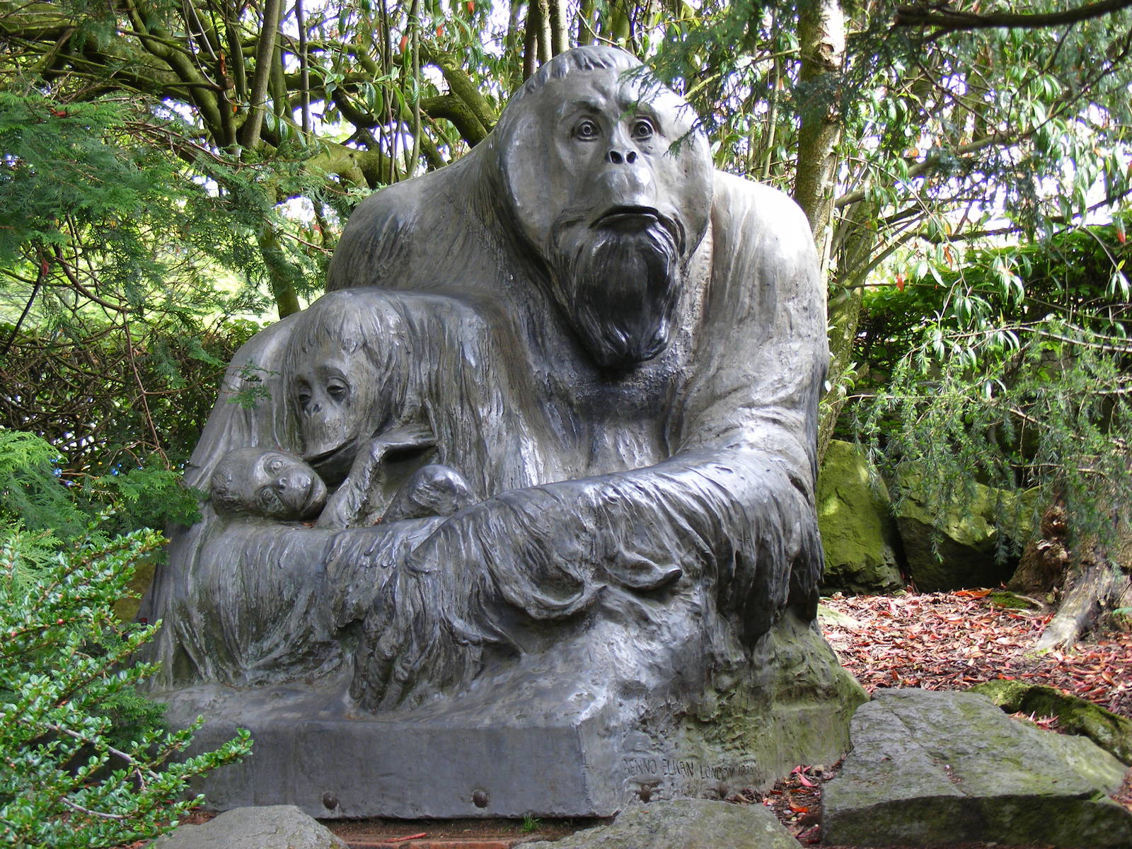Orangutan statue at Edinburgh Zoo, 21 May 2010