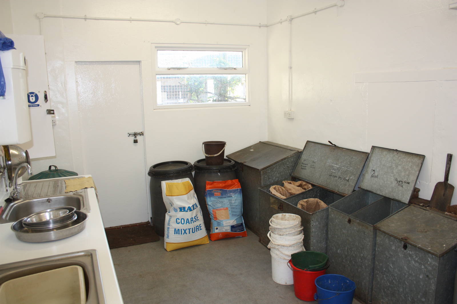 Order restored in the redecorated kitchen, 26th September 2014