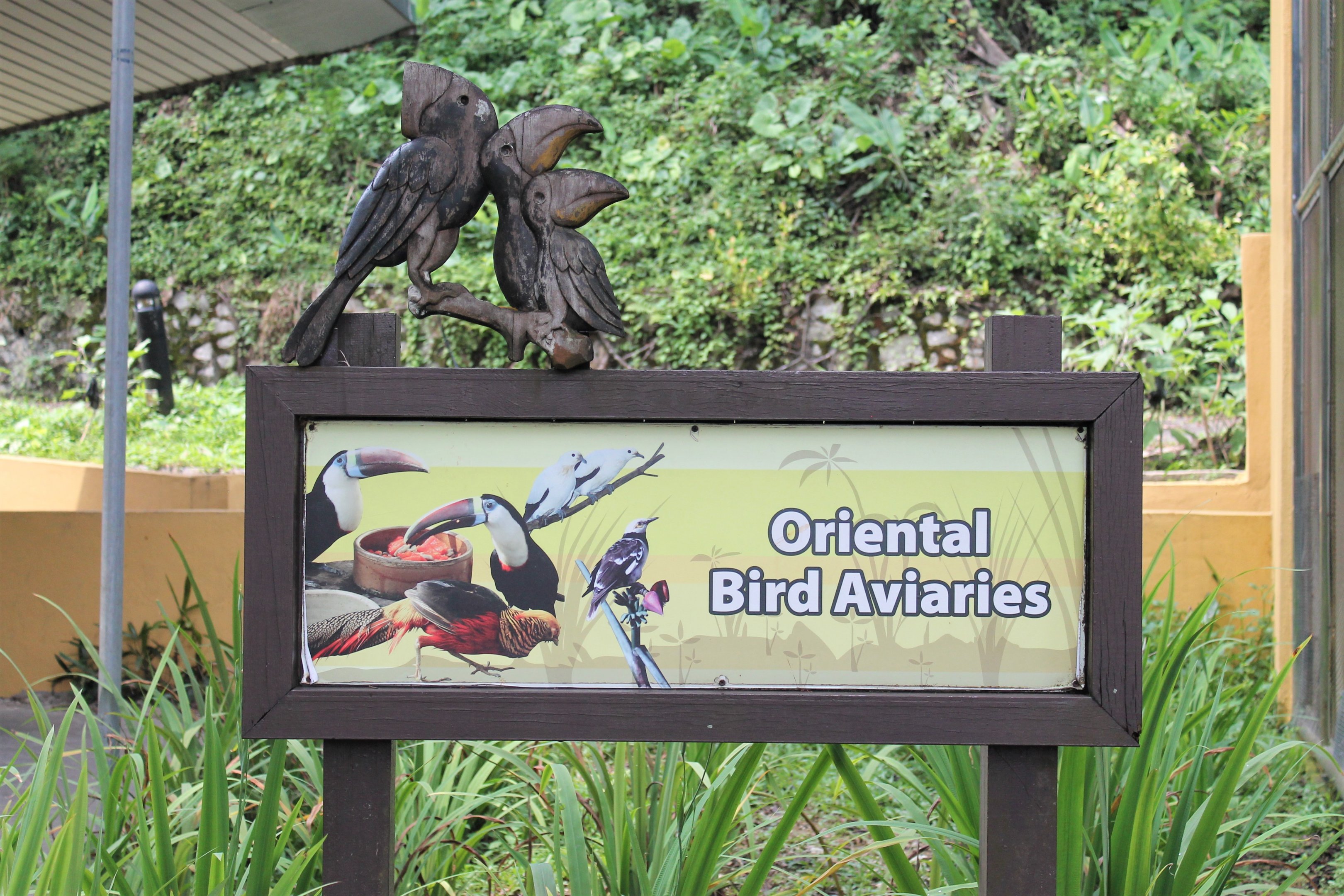 Oriental Bird Aviaries sign
